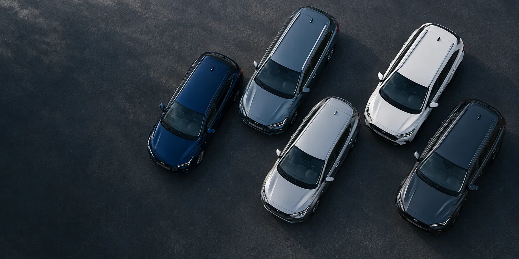 Sfeerbeeld van meerdere auto’s, van boven gefotografeerd